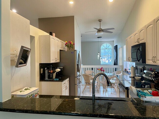 Building Photo - 9709 Shadybrook Dr