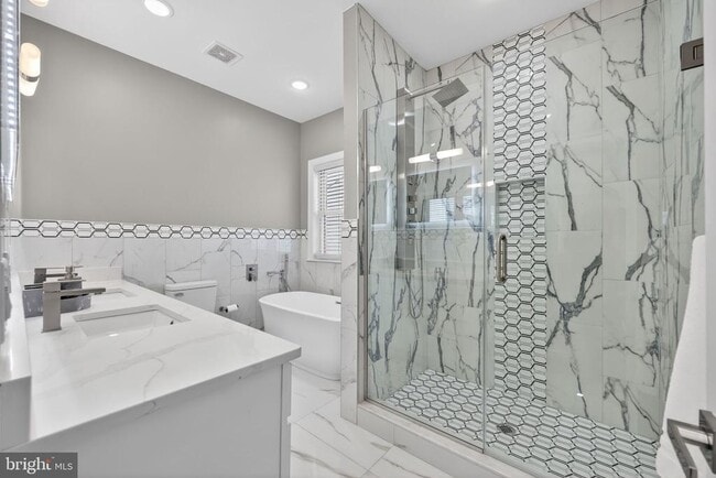 Building Photo - 2542 Arcadia St