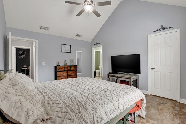 Building Photo - 211 Mikal Dr