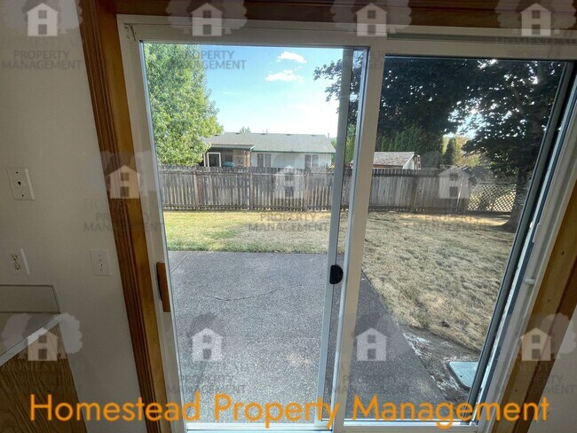 Building Photo - 545