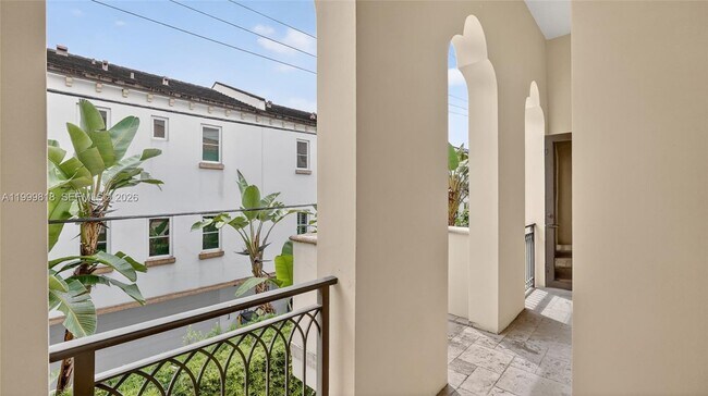 Building Photo - 622 Malaga Ave