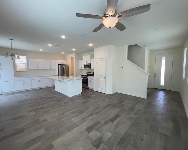 Building Photo - 2014 N Ralph Ln