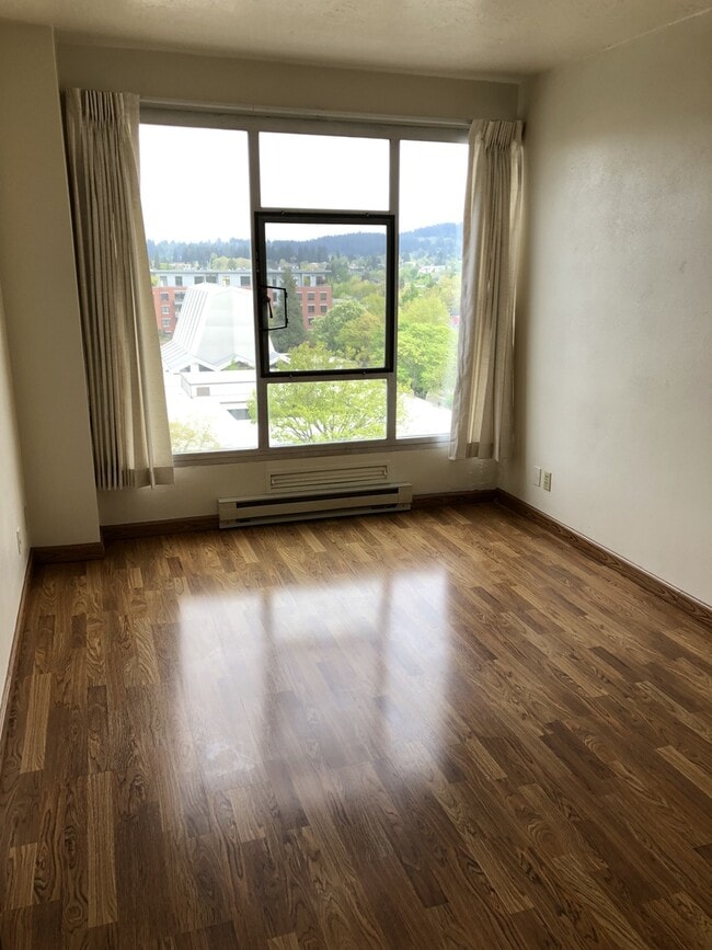 Building Photo - 1313 Lincoln St