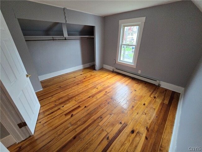 Building Photo - 121 West End Dr