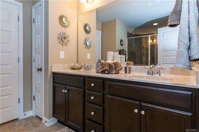 Building Photo - 8079 Rutland Village Dr, Mechanicsville, V...