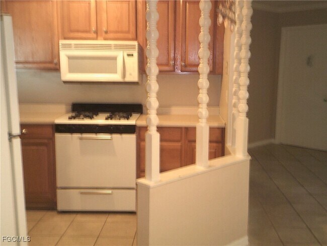 Building Photo - 1411 Caywood Cir S