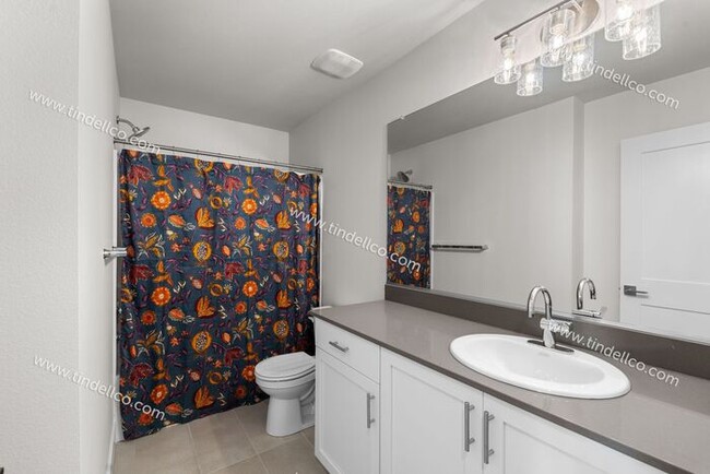 Building Photo - 3 Bedroom 2.5 Bathroom Stunner with Covere...