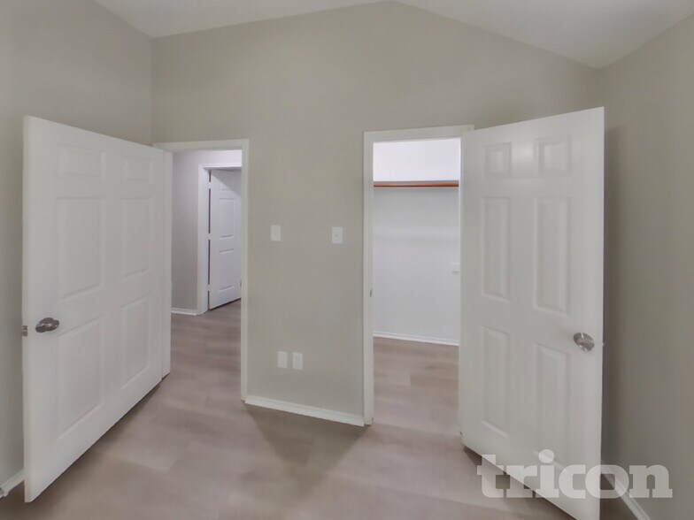 Building Photo - 1624 Bent Brook Dr