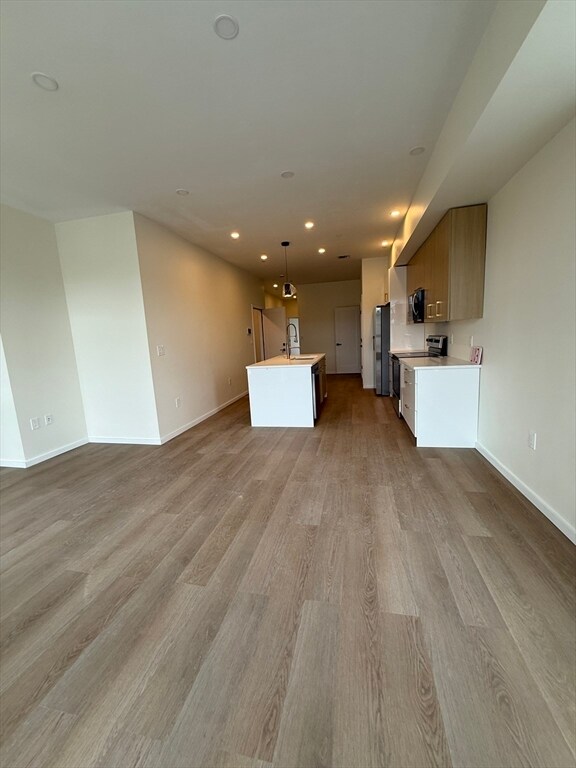 Building Photo - 546 Saratoga St