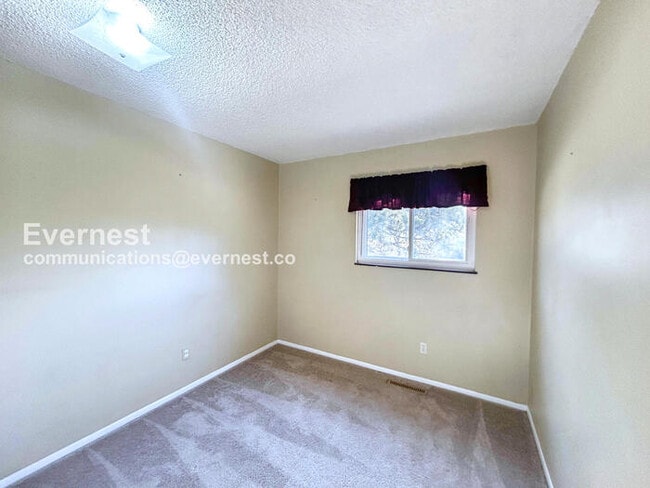 Building Photo - 3118 Squaw Valley Dr