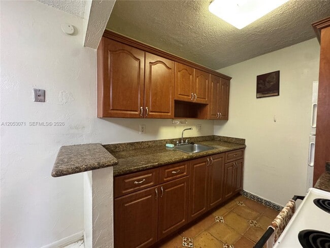 Building Photo - 7208 Fairway Dr