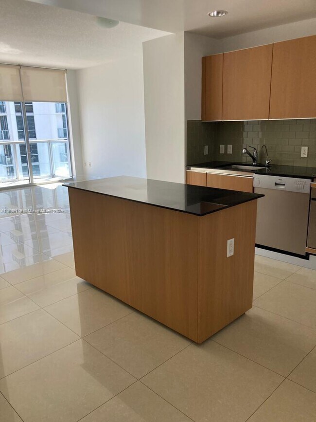 Primary Photo - 1050 Brickell Ave