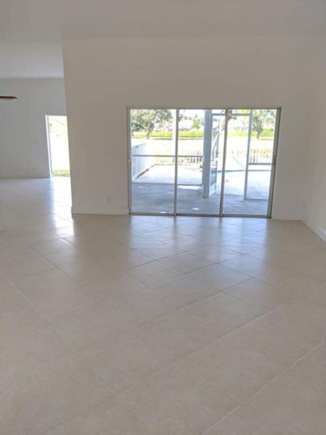 Building Photo - 4593 Bucida Rd