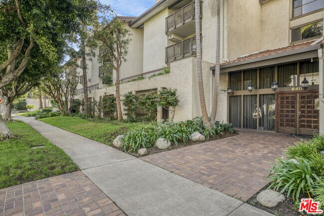 Building Photo - 8601 Falmouth Ave