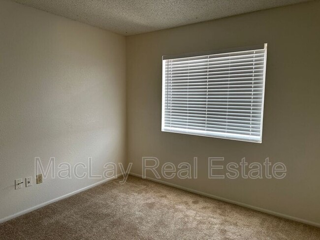 Building Photo - 1577 W Curry Dr