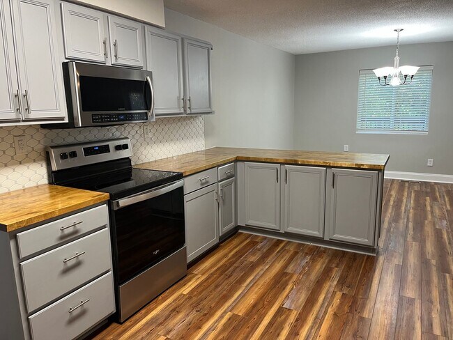 Building Photo - For Rent – Spacious 4-Bedroom Home in Knoxville