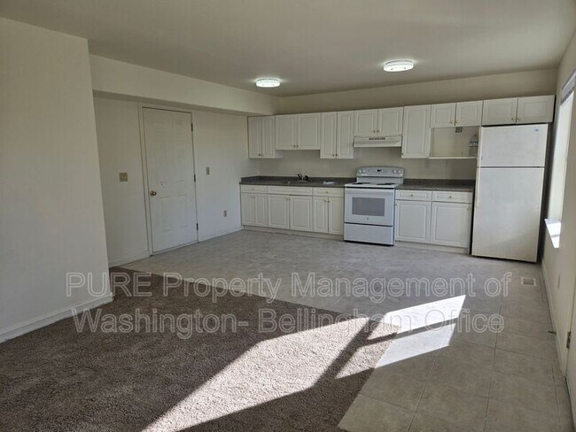 Building Photo - 3013 Pacific St