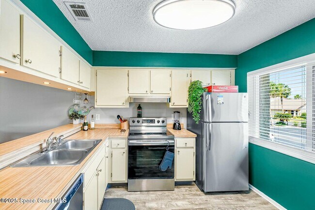 Building Photo - 2175 Golf Isle Dr