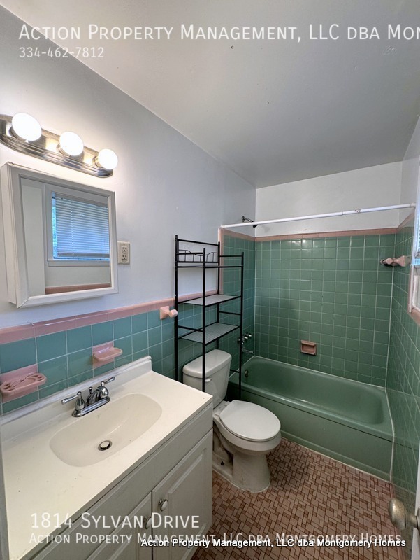 Building Photo - 1814 Sylvan Dr