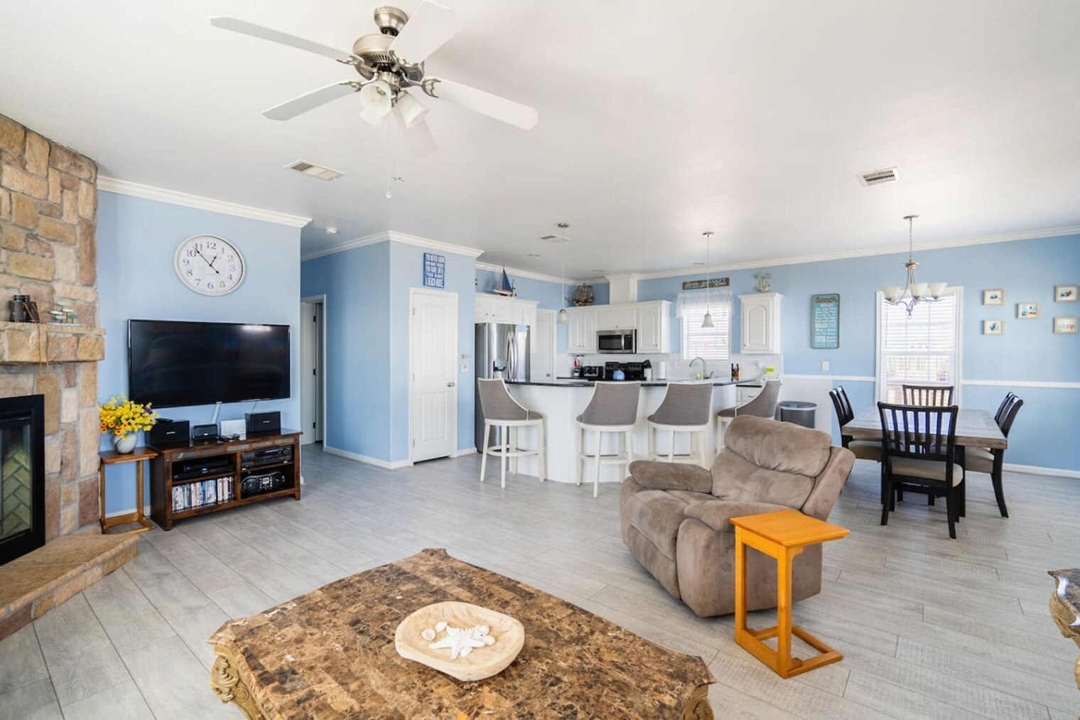 Building Photo - 975 Dolly St