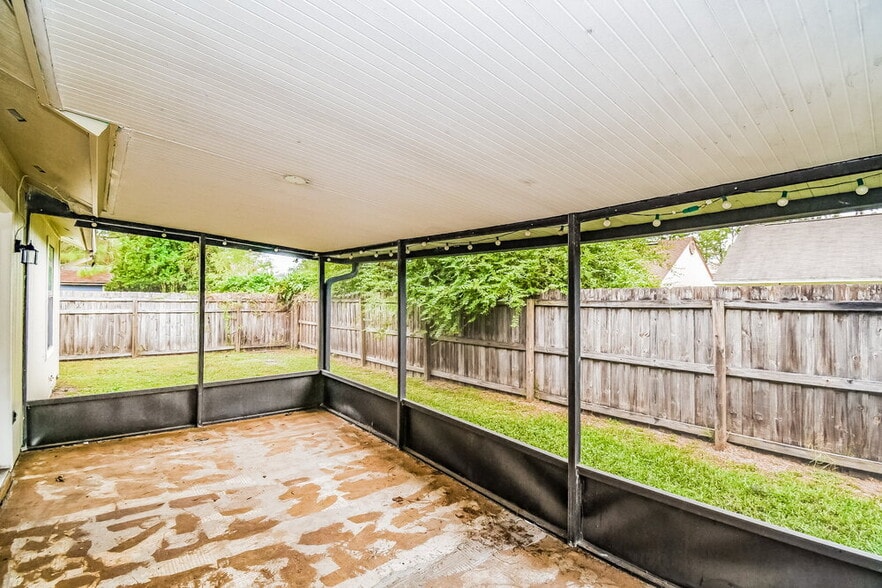 Building Photo - 3667 Lumberjack Cir N