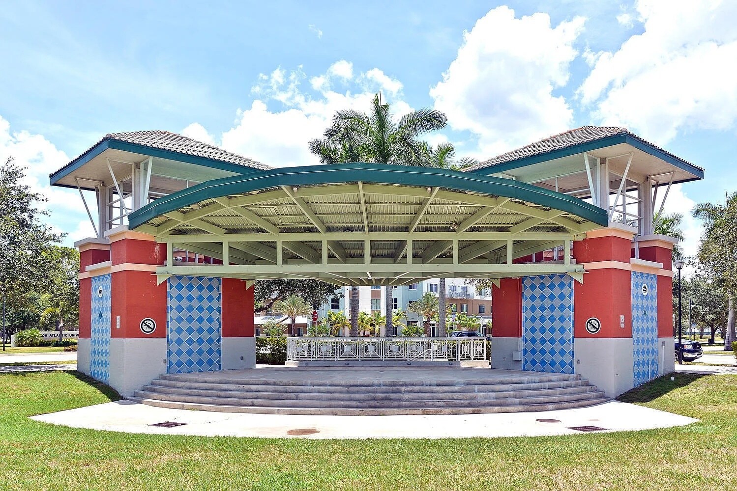 Building Photo - 1550 Limetree Bay Ave