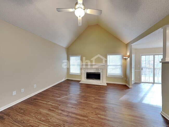 Building Photo - 1728 Victoria Way NW