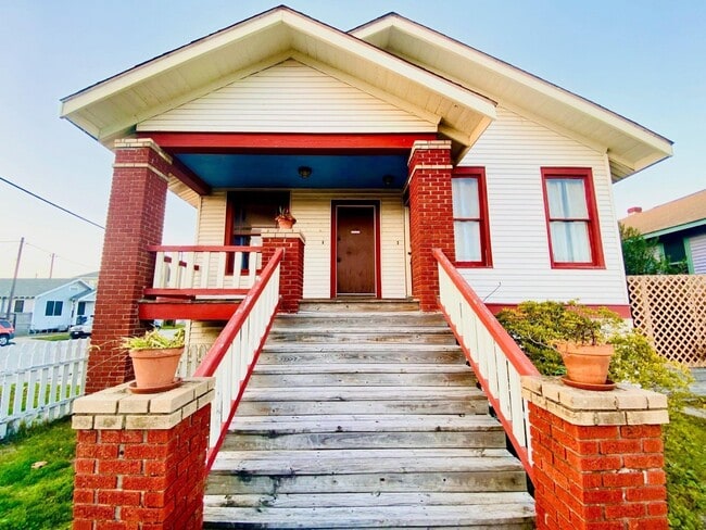 Building Photo - 2528 Avenue Q 1/2 Ave