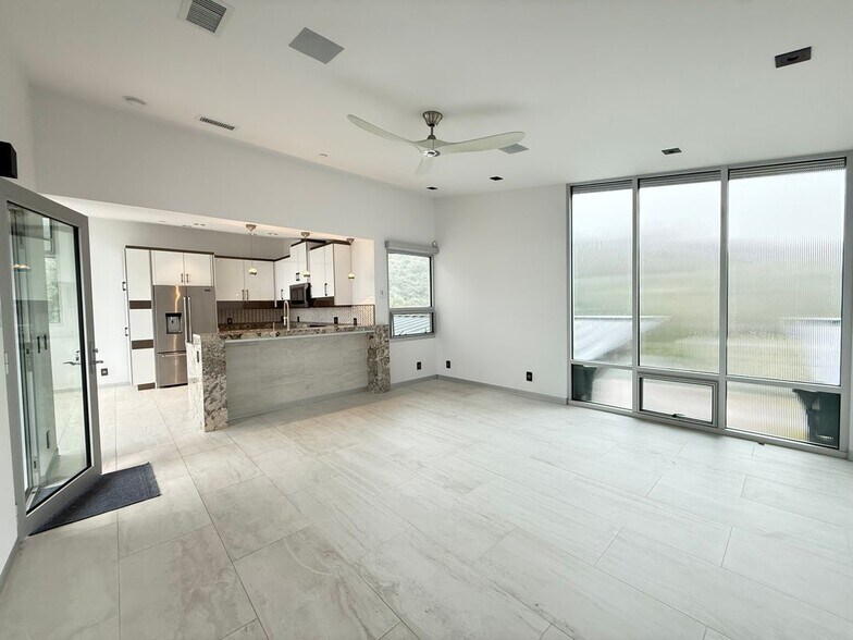 Building Photo - 4340 Prefumo Canyon Rd