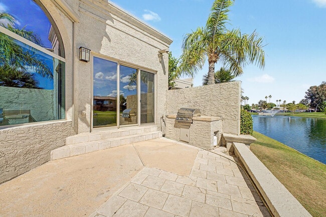 Building Photo - 8407 E Del Camino Dr