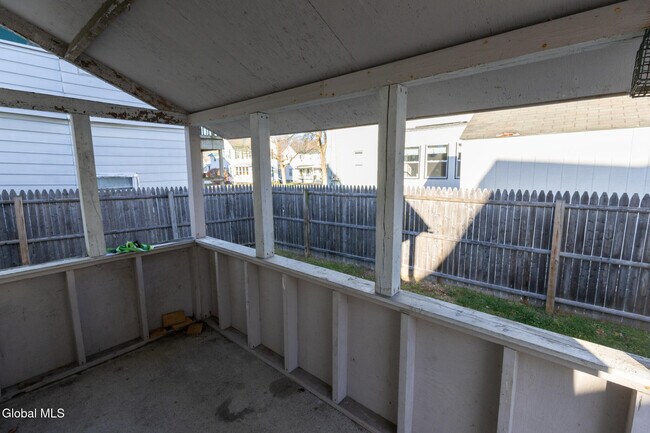 Building Photo - 104 Lawrence St