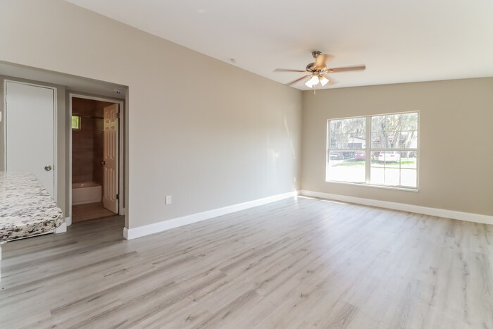 Building Photo - 6733 Pomander Ave
