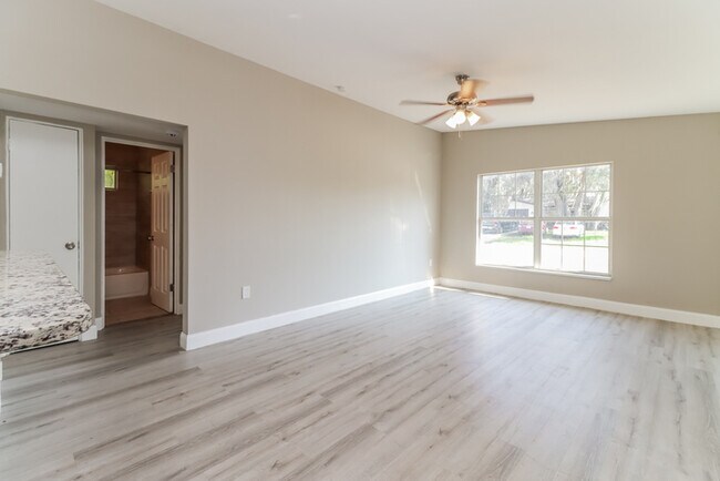 Building Photo - 6733 Pomander Ave