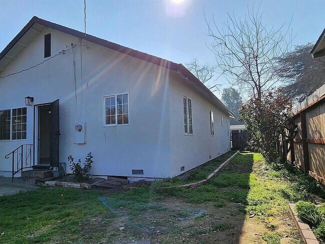 Building Photo - 308 Vine St