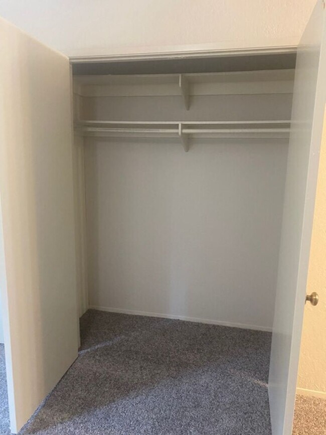 Building Photo - LOCATION, LOCATION 2 Bedroom 2 Bathroom Condo