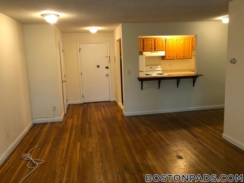 Building Photo - 122 Dustin St