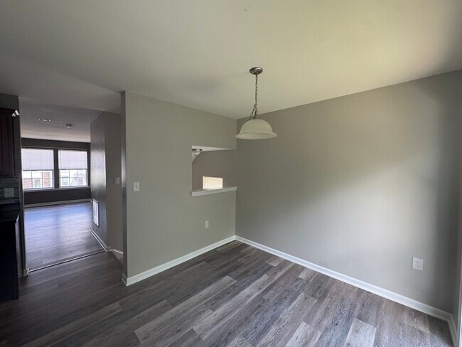 Building Photo - 65 Private Ct