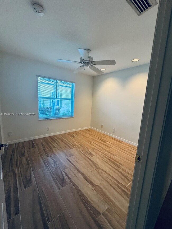 Building Photo - 815 Vista Meadows Dr