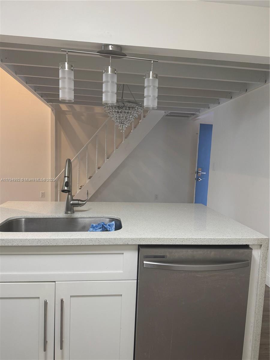 Building Photo - 9419 Fontainebleau Blvd