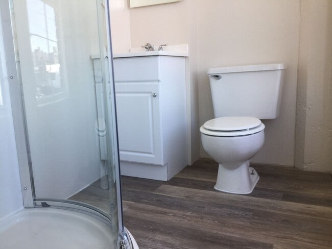 Building Photo - Charming Downtown Everett Studio