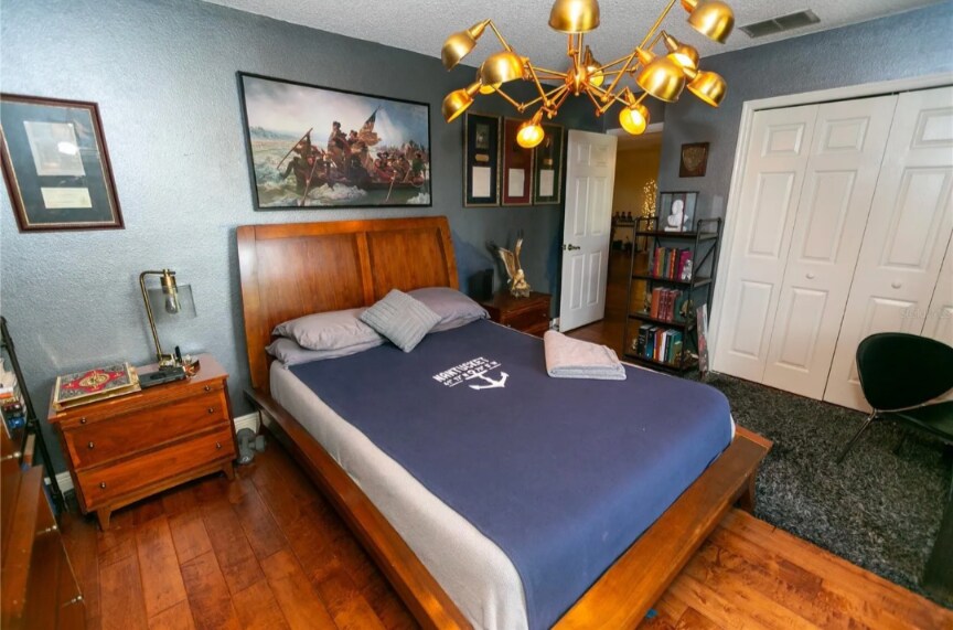 Building Photo - 423 Sandringham Ct