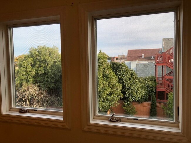 Building Photo - COMING SOON!  Beautiful 3 br/2ba -2  Levels, Private Deck, Panoramic Views, Garage Parking, Washe...