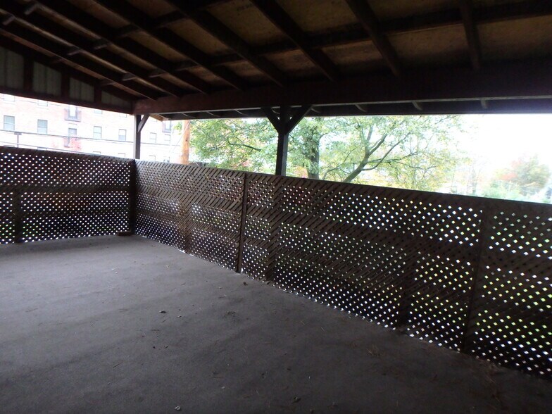 Building Photo - 932 Grampian Blvd