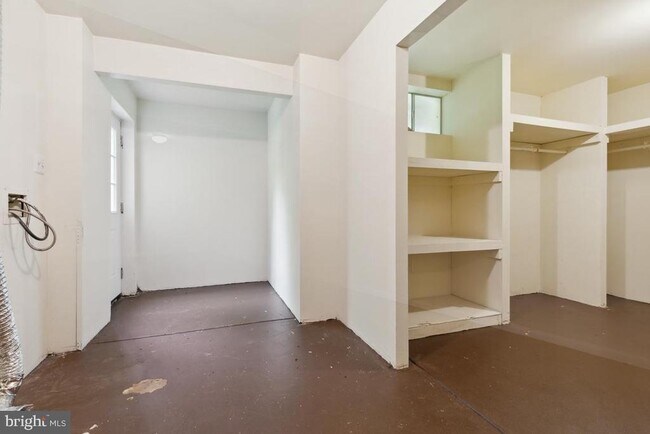Building Photo - 6178 Oaklawn Ln