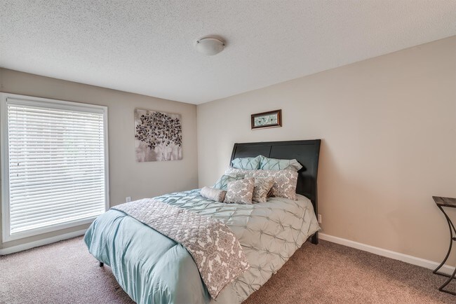 Building Photo - 3234 Kenelworth Dr