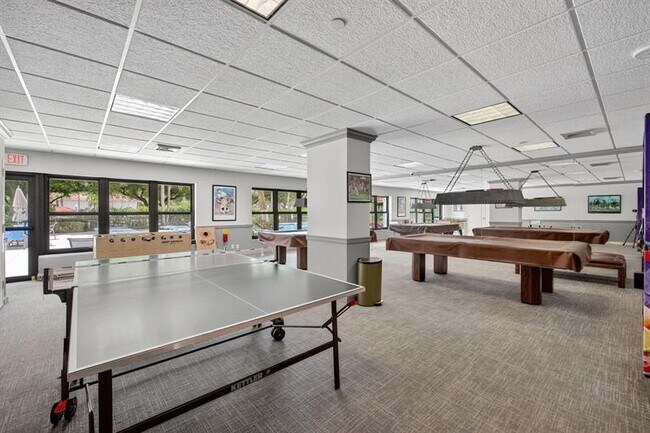 Building Photo - 3200 Port Royale Dr N