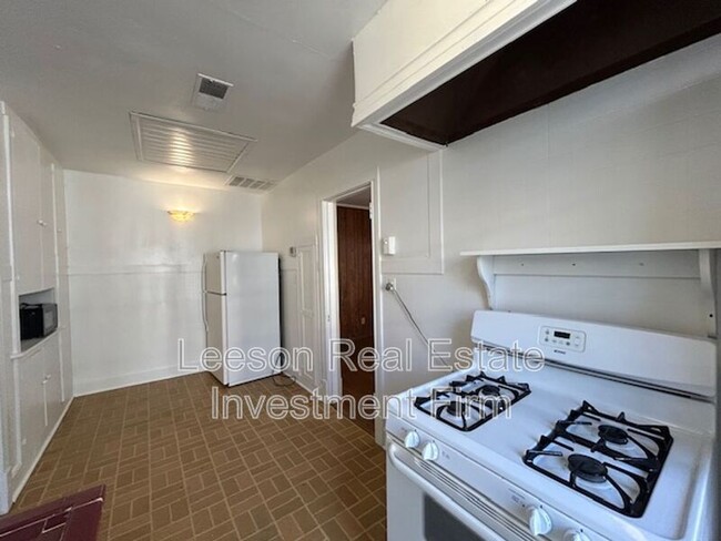 Building Photo - 3429 Beverly Pl