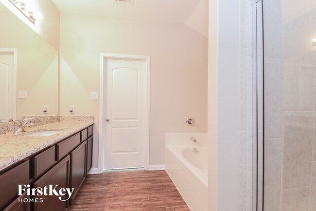 Building Photo - 1505 Kim Loan Dr