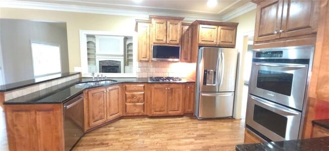 Building Photo - 606 Lakeshore Ct