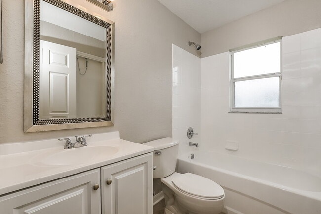 Building Photo - 7134 Summit Dr